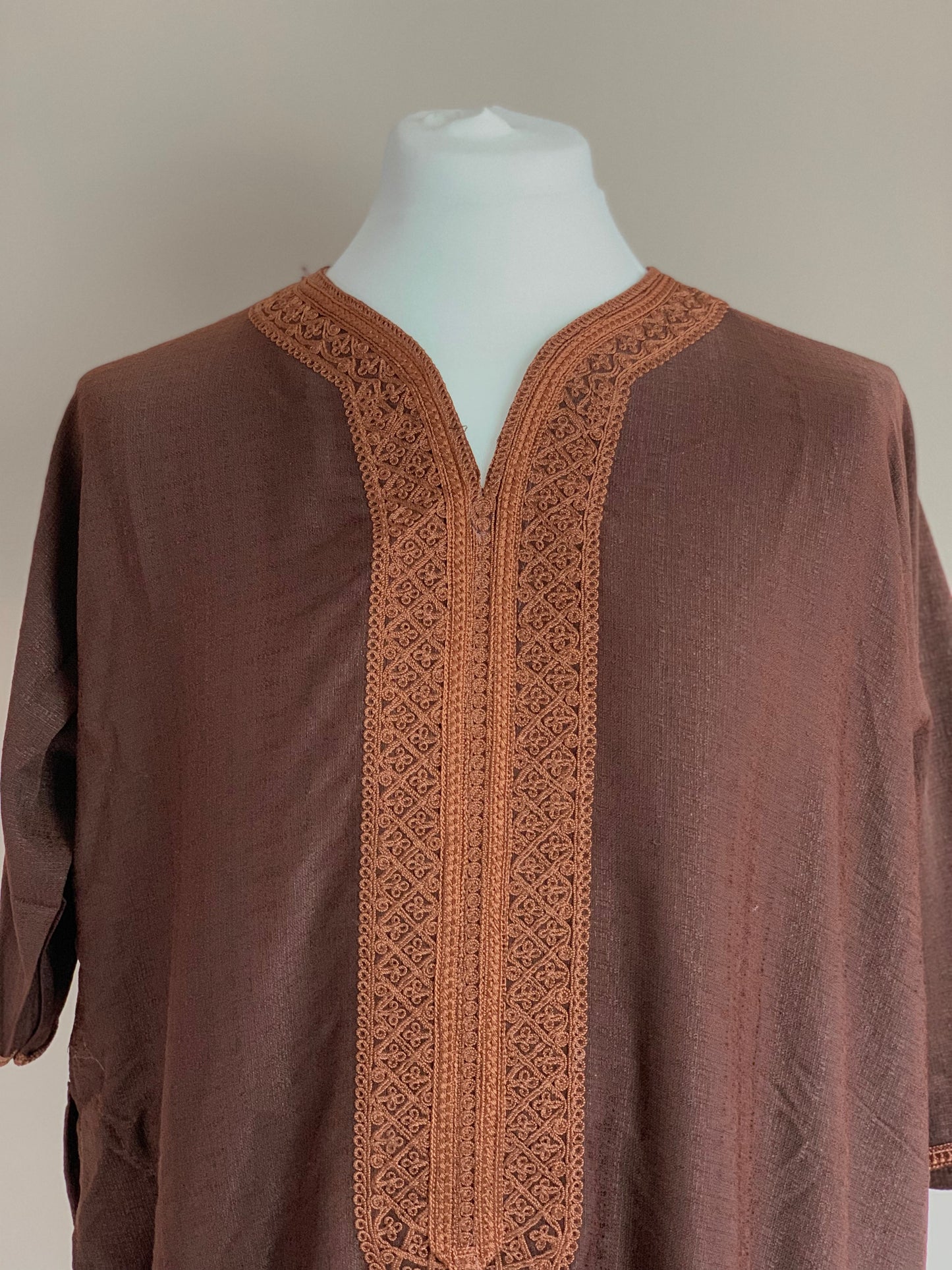 Brown and brown linen thobe chest zoom