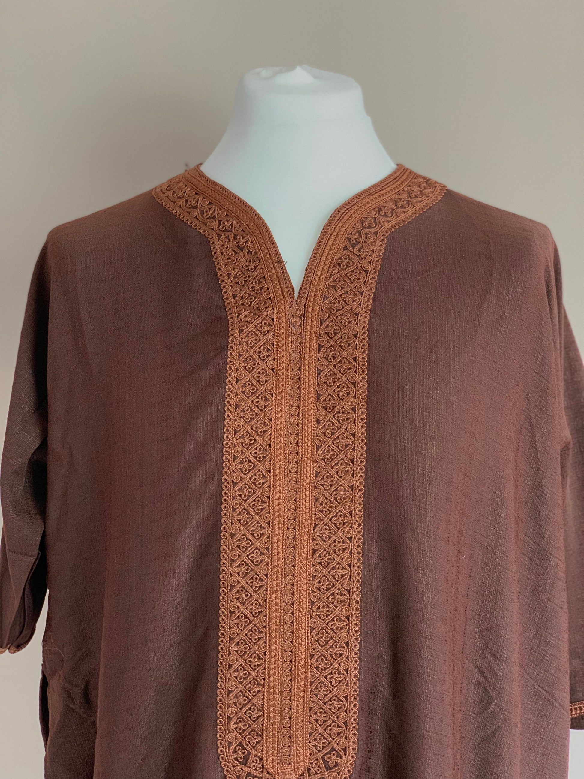 Brown and brown linen thobe chest zoom