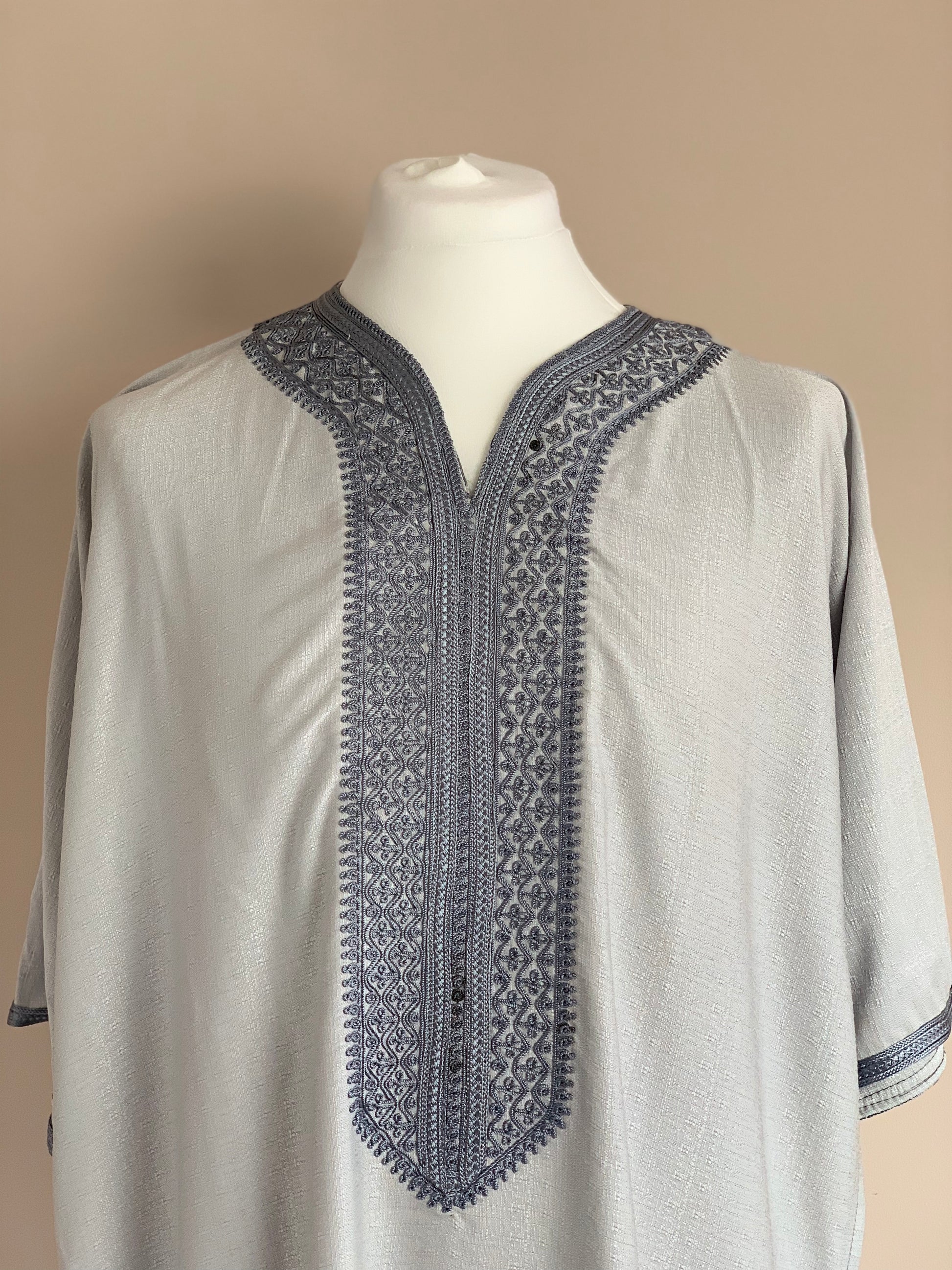 Grey linen thobe chest zoom